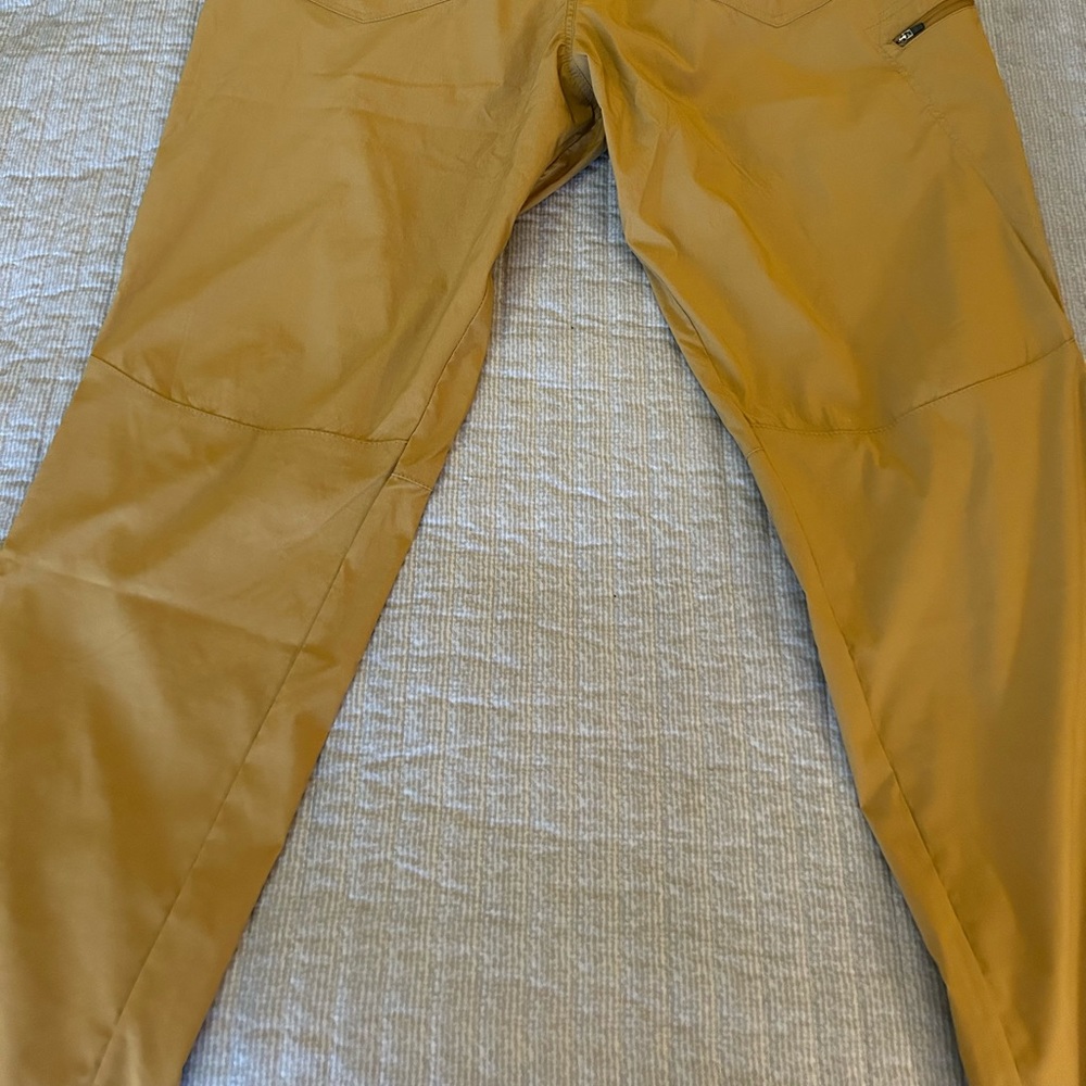 NEW Eddie Bauer RAINER PANTS. Straight fit.